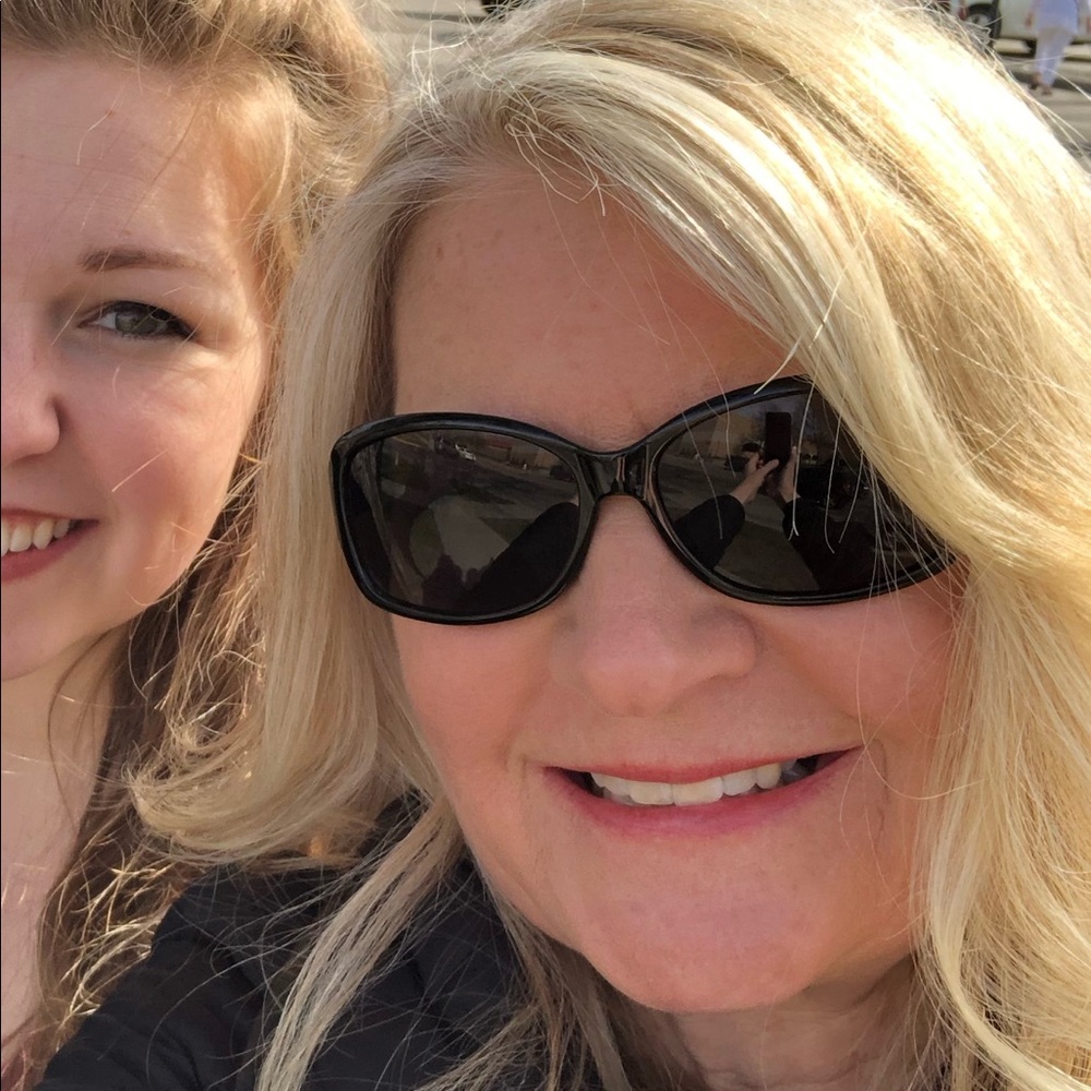 Meet your Posher, Debbie